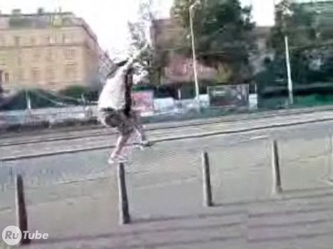 Жесть! Чувак хотел выпендриться!