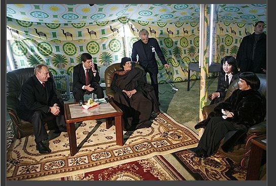 Путин, Каддафи, Матье в палатке ливийского лидера установленной в Кремле